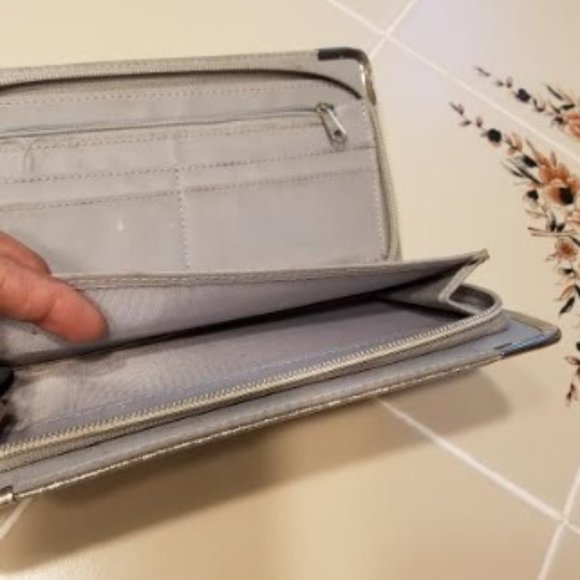 Metallic Silver Wallet - Picture 4 of 7